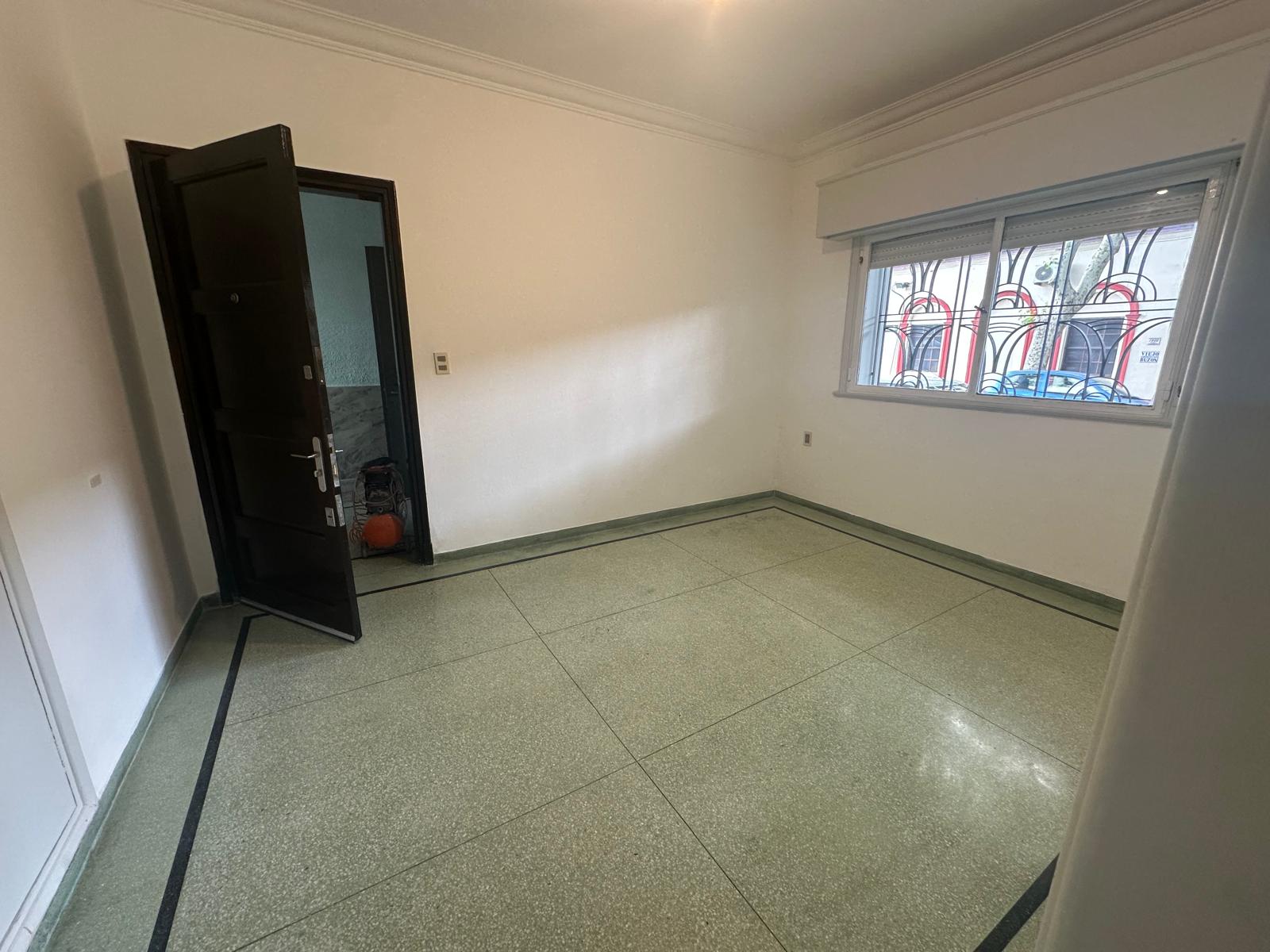 Apartamento en Alquiler en Barrio La Comercial de 2 dormitorios.