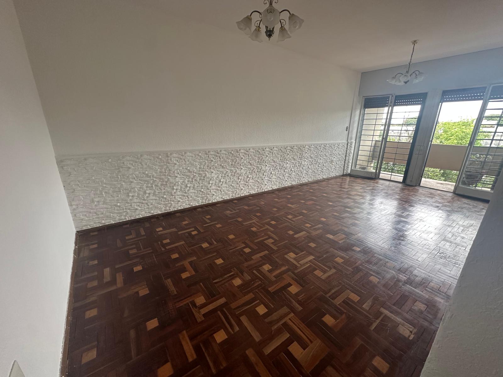 Alquiler Apartamento en Barrio La Comercial de 2 Dormitorios y Cochera