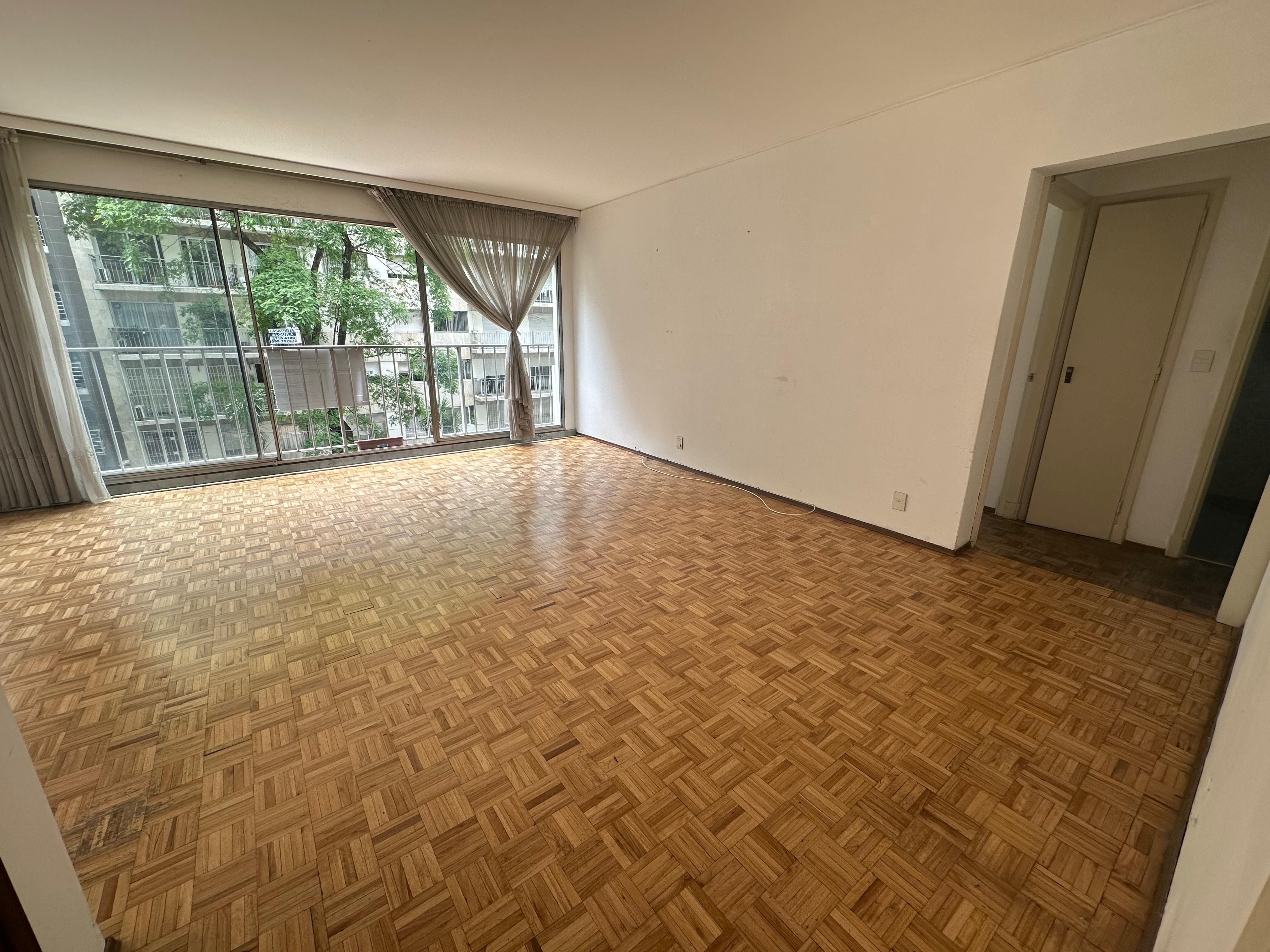 Apartamento en venta en Pocitos de 2 Dormitorios y Serv.